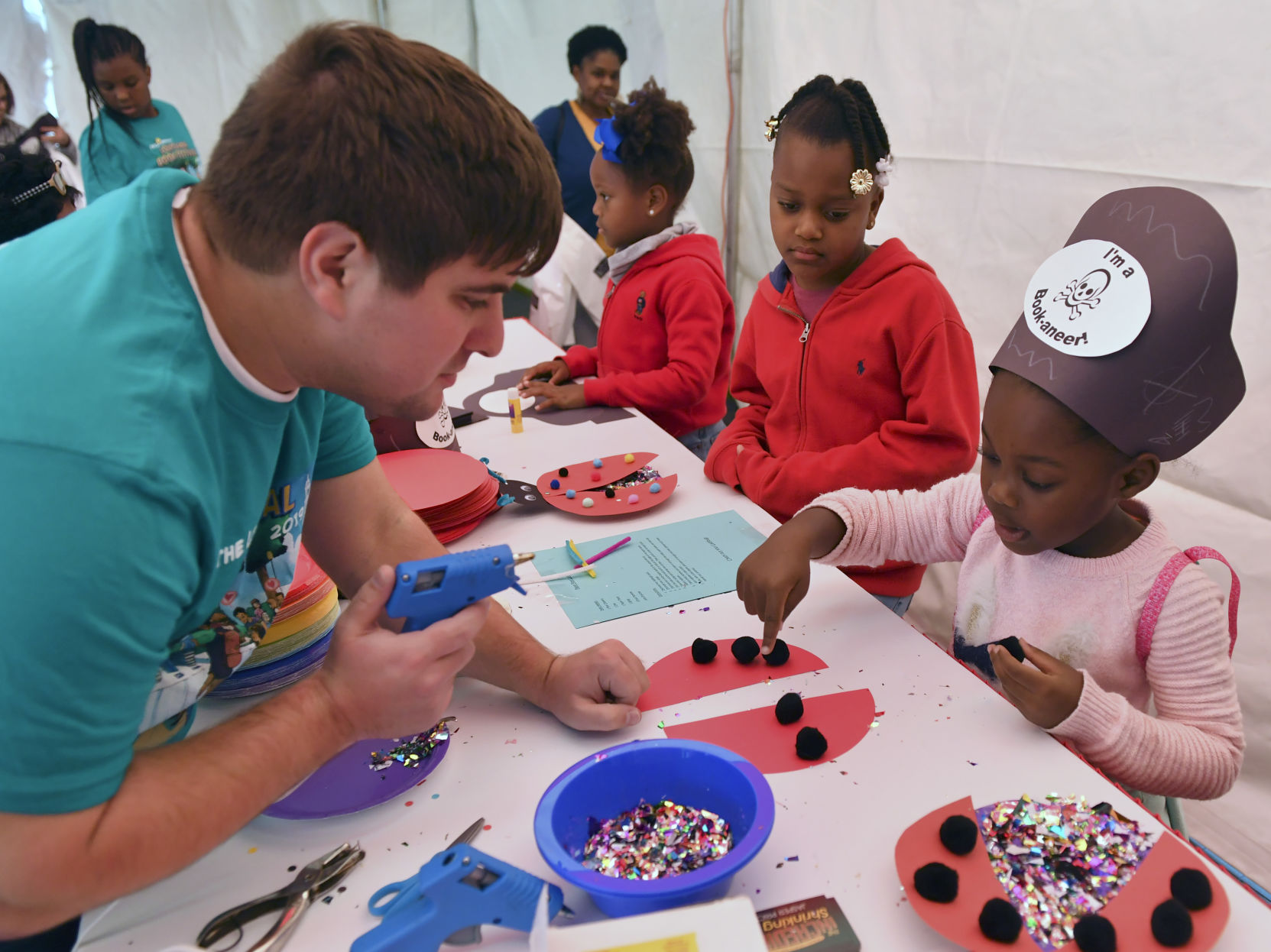 BR.bookfestival.110319 HS 153.JPG